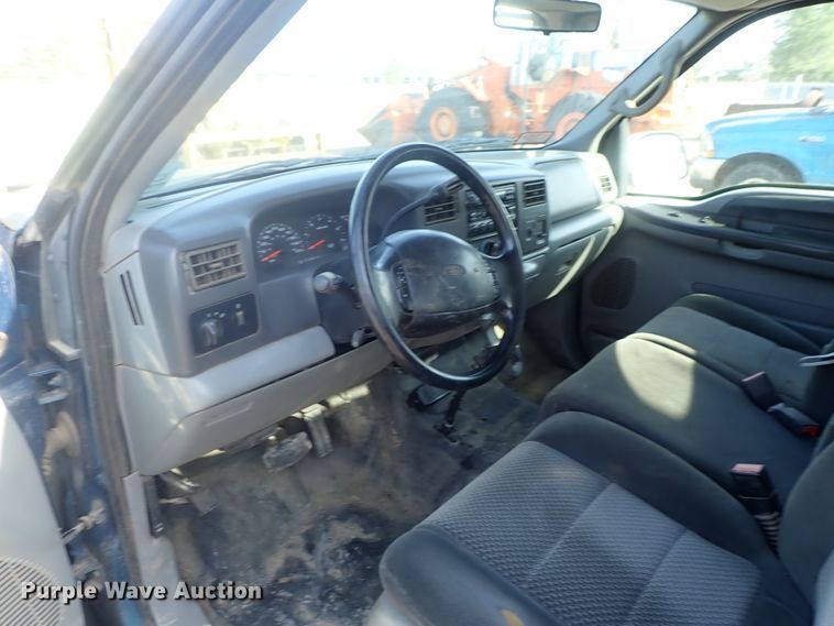 image for item DG2312 2002 Ford F250 Super Duty  SuperCab flatbed pickup truck