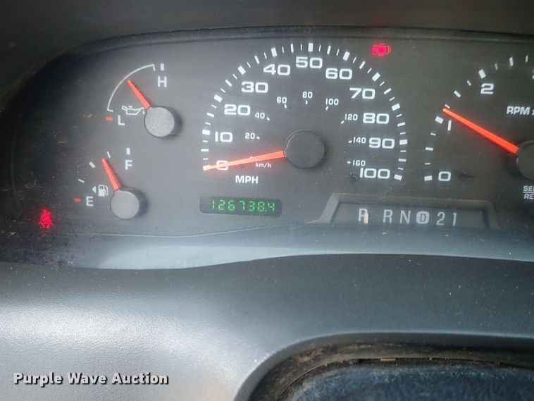 image for item DG2312 2002 Ford F250 Super Duty  SuperCab flatbed pickup truck