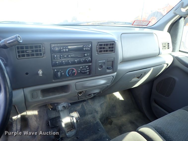 image for item DG2312 2002 Ford F250 Super Duty  SuperCab flatbed pickup truck