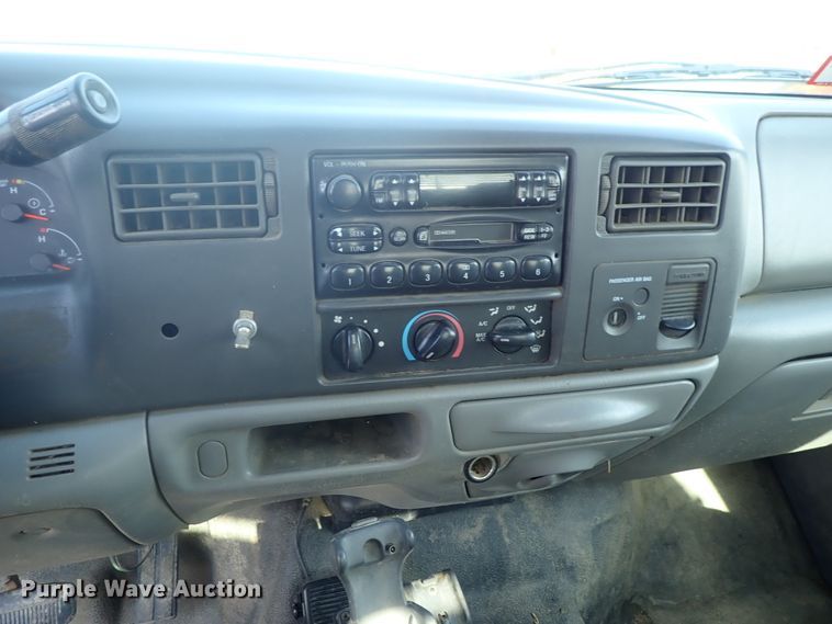 image for item DG2312 2002 Ford F250 Super Duty  SuperCab flatbed pickup truck