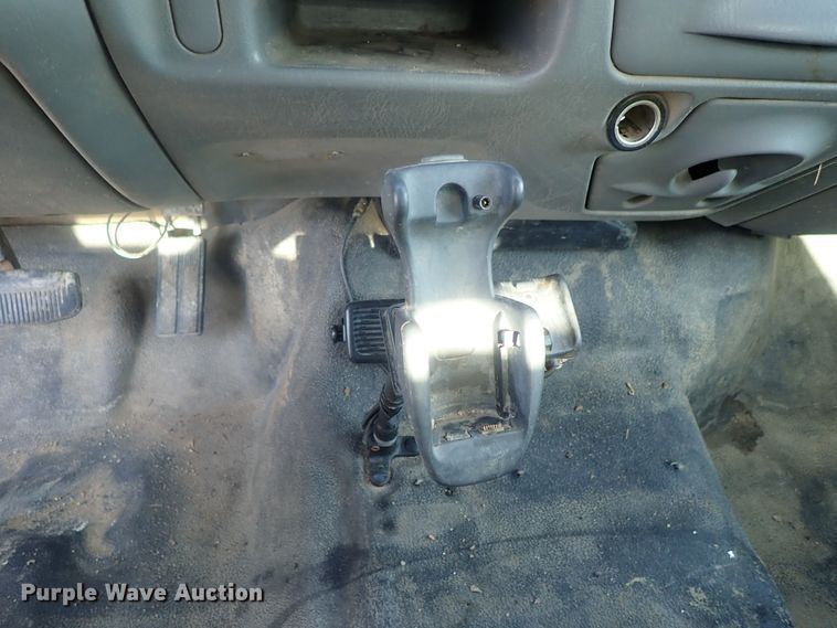 image for item DG2312 2002 Ford F250 Super Duty  SuperCab flatbed pickup truck