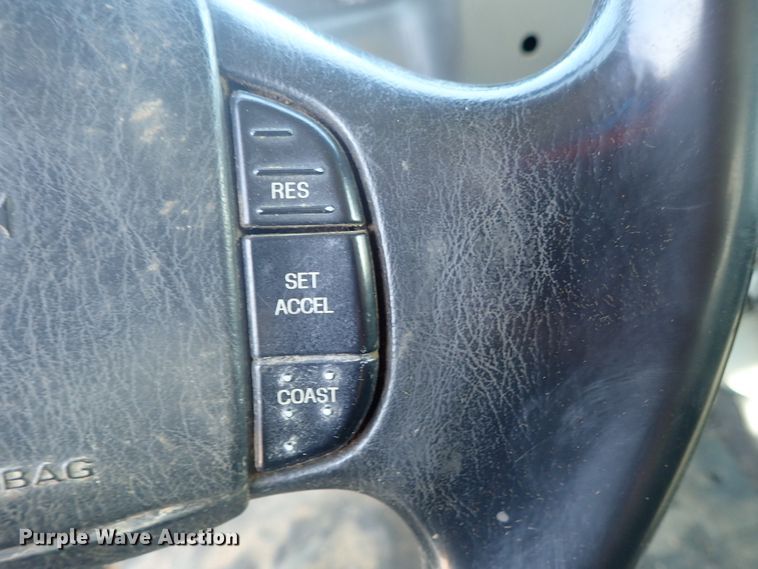 image for item DG2312 2002 Ford F250 Super Duty  SuperCab flatbed pickup truck