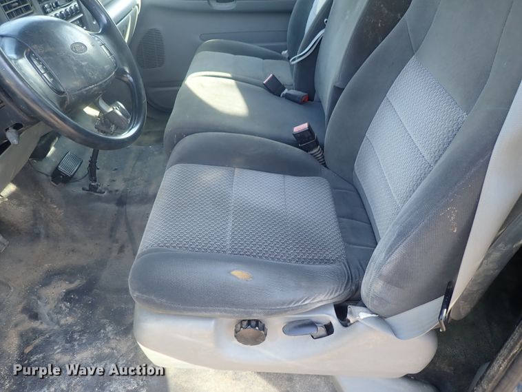 image for item DG2312 2002 Ford F250 Super Duty  SuperCab flatbed pickup truck