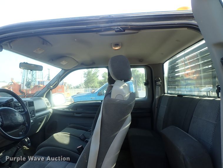 image for item DG2312 2002 Ford F250 Super Duty  SuperCab flatbed pickup truck