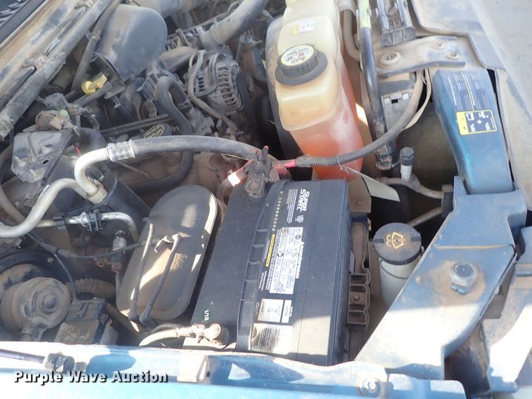 image for item DG2312 2002 Ford F250 Super Duty  SuperCab flatbed pickup truck