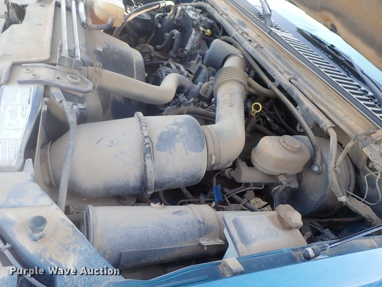 image for item DG2312 2002 Ford F250 Super Duty  SuperCab flatbed pickup truck