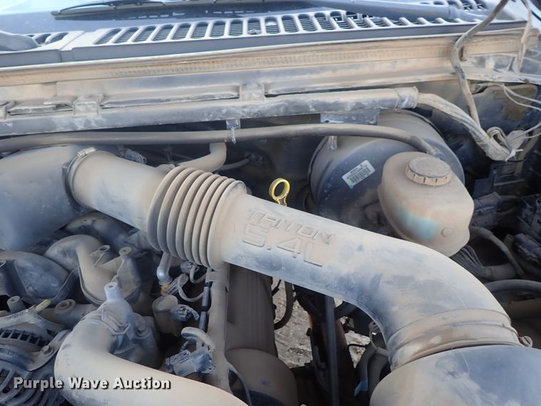 image for item DG2312 2002 Ford F250 Super Duty  SuperCab flatbed pickup truck