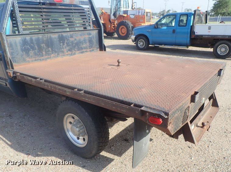 image for item DG2312 2002 Ford F250 Super Duty  SuperCab flatbed pickup truck