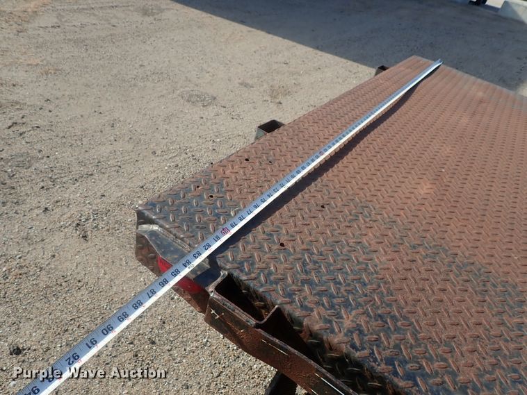 image for item DG2312 2002 Ford F250 Super Duty  SuperCab flatbed pickup truck