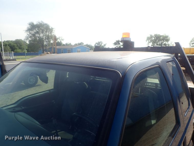 image for item DG2312 2002 Ford F250 Super Duty  SuperCab flatbed pickup truck