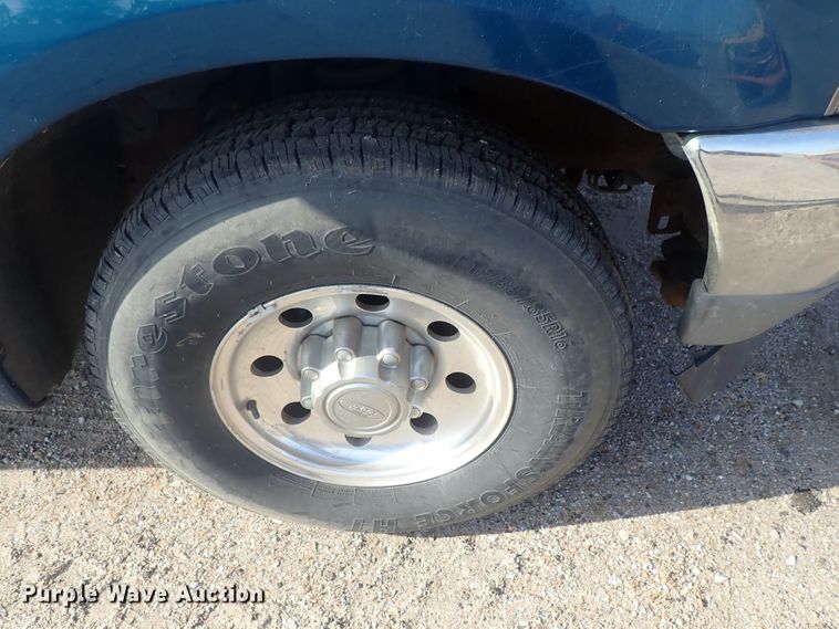 image for item DG2312 2002 Ford F250 Super Duty  SuperCab flatbed pickup truck