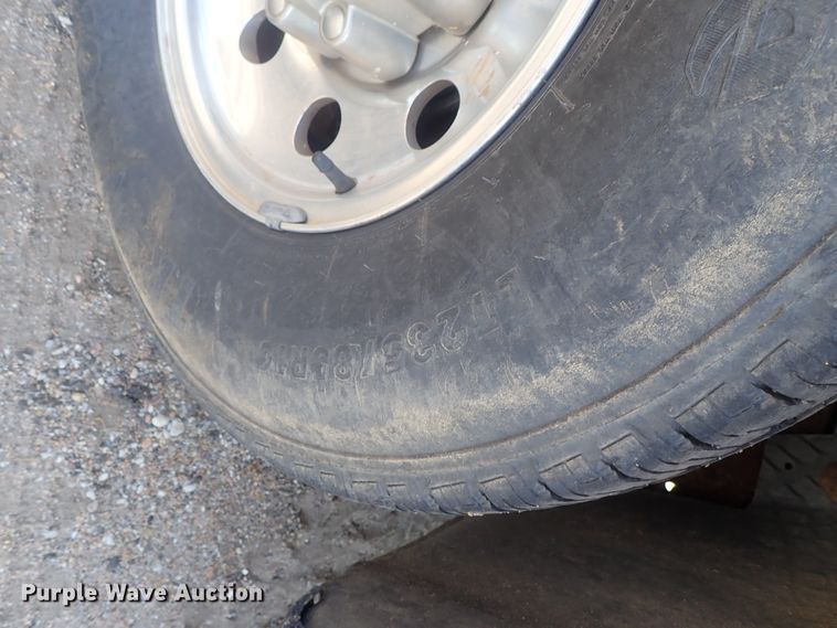 image for item DG2312 2002 Ford F250 Super Duty  SuperCab flatbed pickup truck