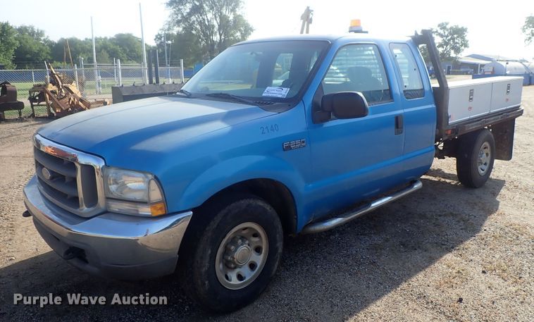 image for item DG2314 2004 Ford F250 Super Duty  SuperCab flatbed pickup truck