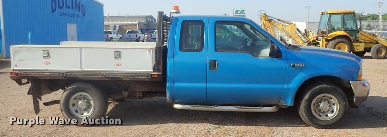 image for item DG2314 2004 Ford F250 Super Duty  SuperCab flatbed pickup truck