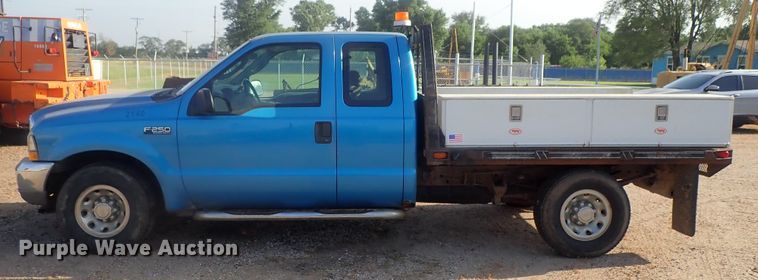 image for item DG2314 2004 Ford F250 Super Duty  SuperCab flatbed pickup truck