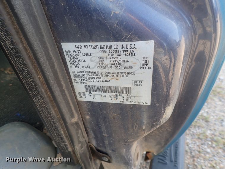 image for item DG2314 2004 Ford F250 Super Duty  SuperCab flatbed pickup truck