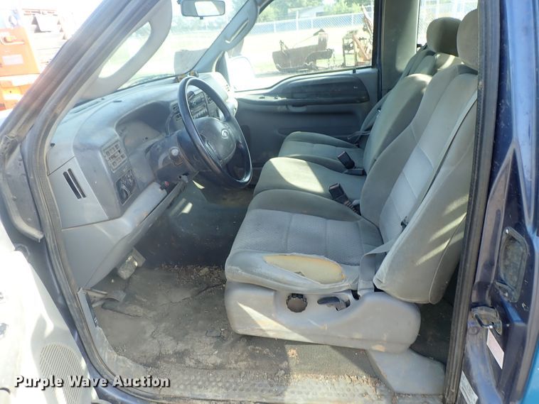 image for item DG2314 2004 Ford F250 Super Duty  SuperCab flatbed pickup truck