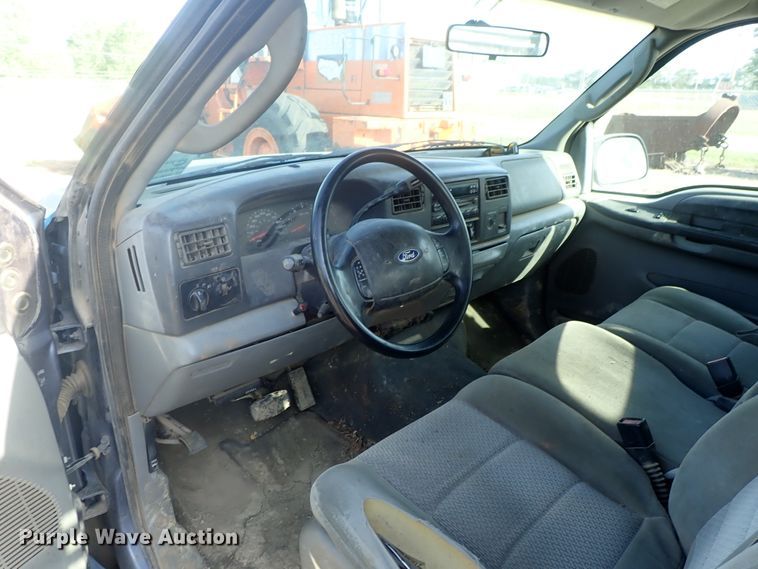 image for item DG2314 2004 Ford F250 Super Duty  SuperCab flatbed pickup truck