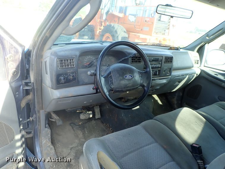 image for item DG2314 2004 Ford F250 Super Duty  SuperCab flatbed pickup truck