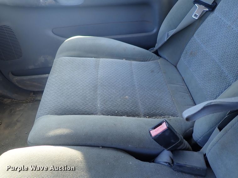 image for item DG2314 2004 Ford F250 Super Duty  SuperCab flatbed pickup truck