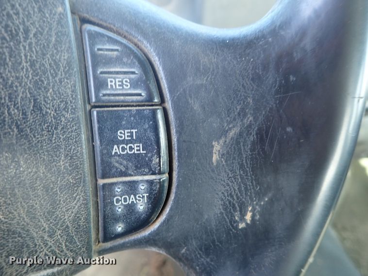 image for item DG2314 2004 Ford F250 Super Duty  SuperCab flatbed pickup truck