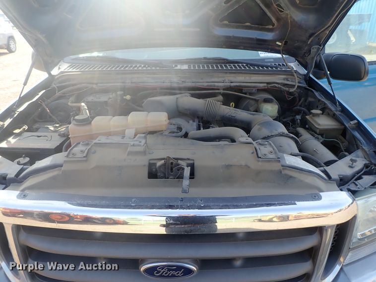 image for item DG2314 2004 Ford F250 Super Duty  SuperCab flatbed pickup truck