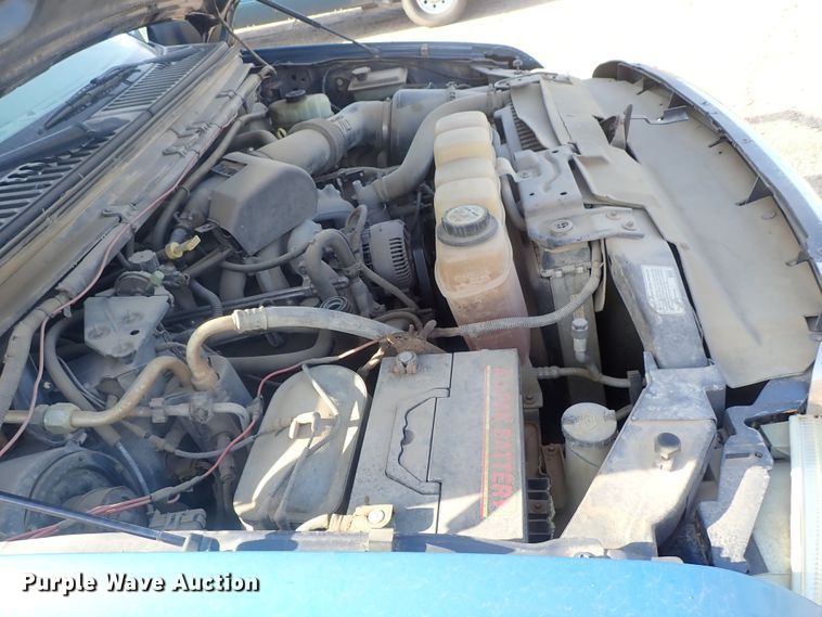 image for item DG2314 2004 Ford F250 Super Duty  SuperCab flatbed pickup truck