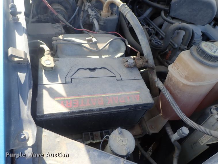 image for item DG2314 2004 Ford F250 Super Duty  SuperCab flatbed pickup truck