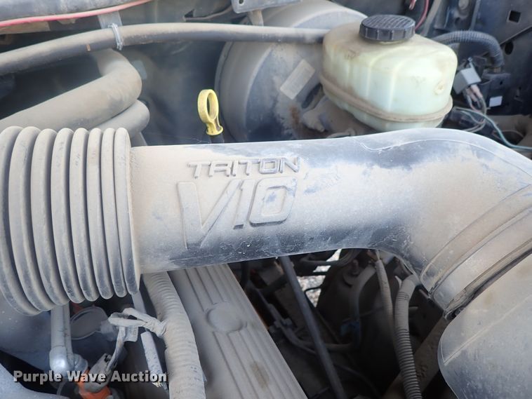 image for item DG2314 2004 Ford F250 Super Duty  SuperCab flatbed pickup truck