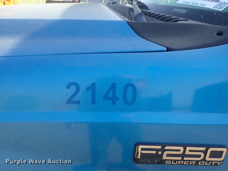 image for item DG2314 2004 Ford F250 Super Duty  SuperCab flatbed pickup truck