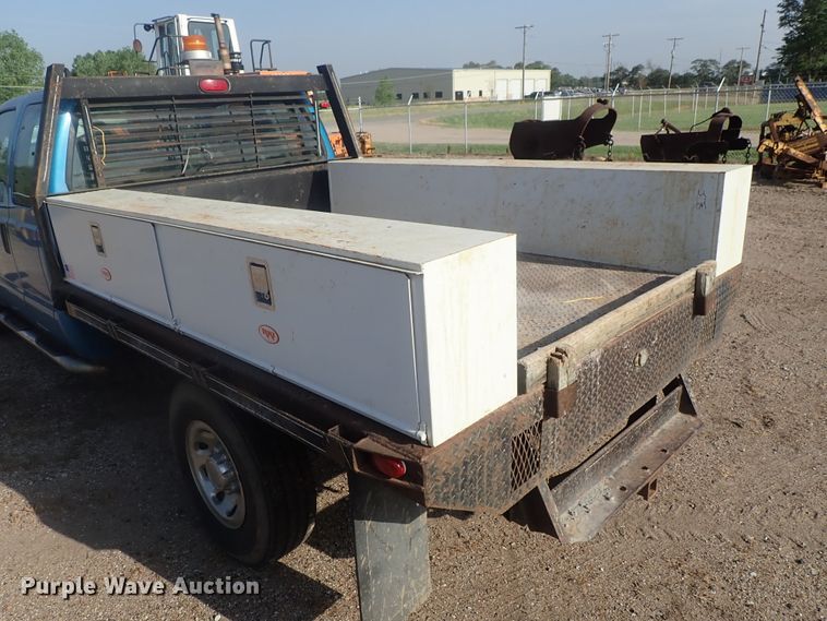 image for item DG2314 2004 Ford F250 Super Duty  SuperCab flatbed pickup truck