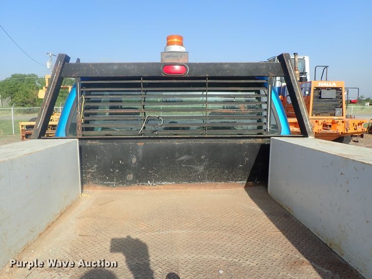 image for item DG2314 2004 Ford F250 Super Duty  SuperCab flatbed pickup truck