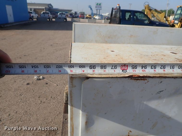 image for item DG2314 2004 Ford F250 Super Duty  SuperCab flatbed pickup truck