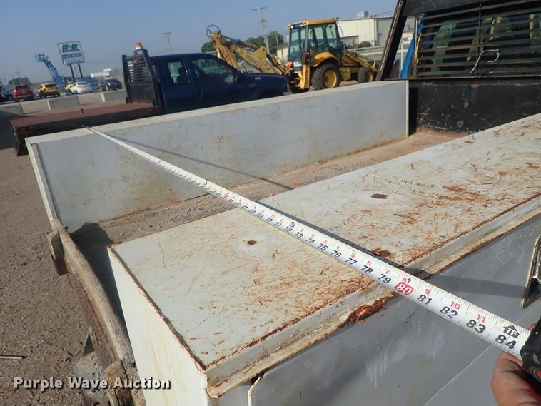 image for item DG2314 2004 Ford F250 Super Duty  SuperCab flatbed pickup truck