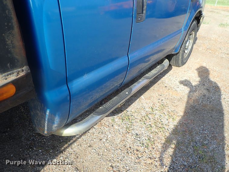 image for item DG2314 2004 Ford F250 Super Duty  SuperCab flatbed pickup truck