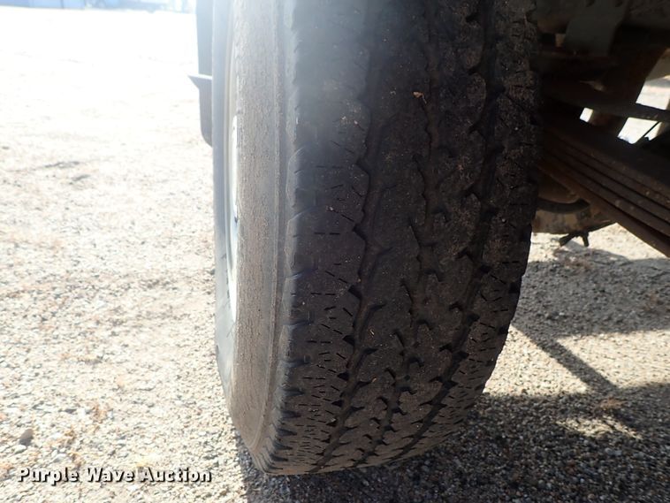 image for item DG2314 2004 Ford F250 Super Duty  SuperCab flatbed pickup truck