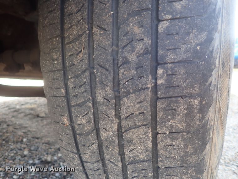 image for item DG2314 2004 Ford F250 Super Duty  SuperCab flatbed pickup truck