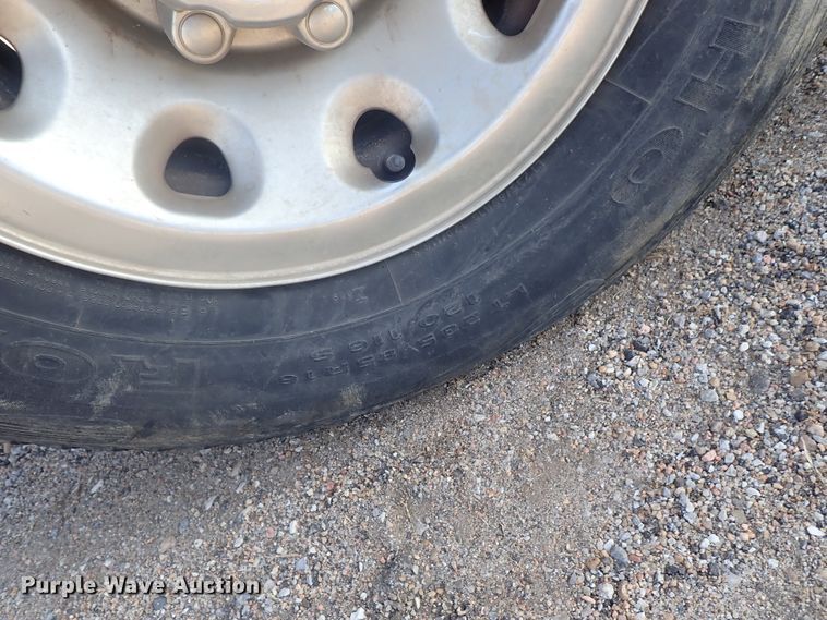 image for item DG2314 2004 Ford F250 Super Duty  SuperCab flatbed pickup truck