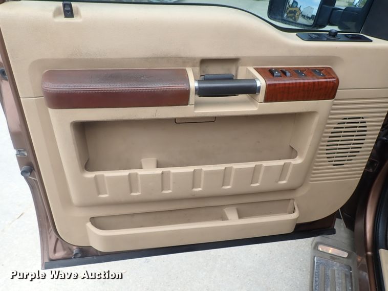 image for item DG2332 2011 Ford F350 Super Duty  Crew Cab pickup truck