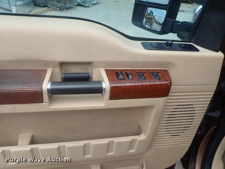 image for item DG2332 2011 Ford F350 Super Duty  Crew Cab pickup truck