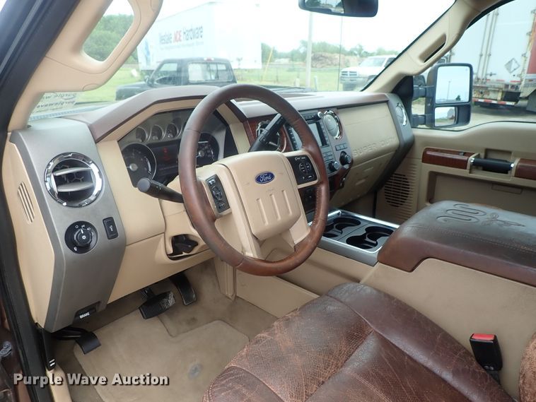 image for item DG2332 2011 Ford F350 Super Duty  Crew Cab pickup truck