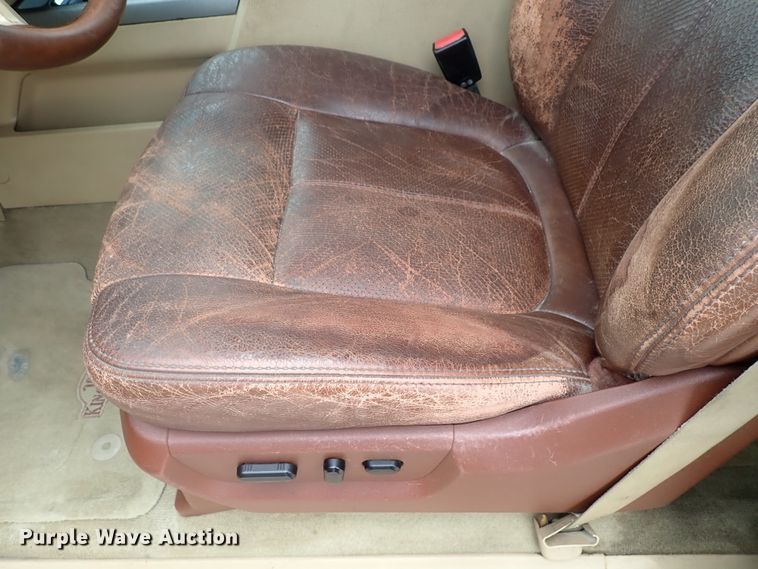 image for item DG2332 2011 Ford F350 Super Duty  Crew Cab pickup truck