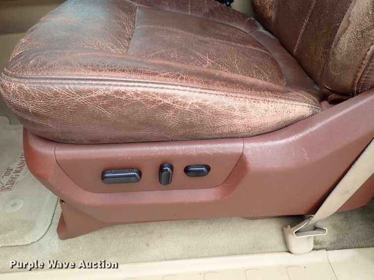 image for item DG2332 2011 Ford F350 Super Duty  Crew Cab pickup truck