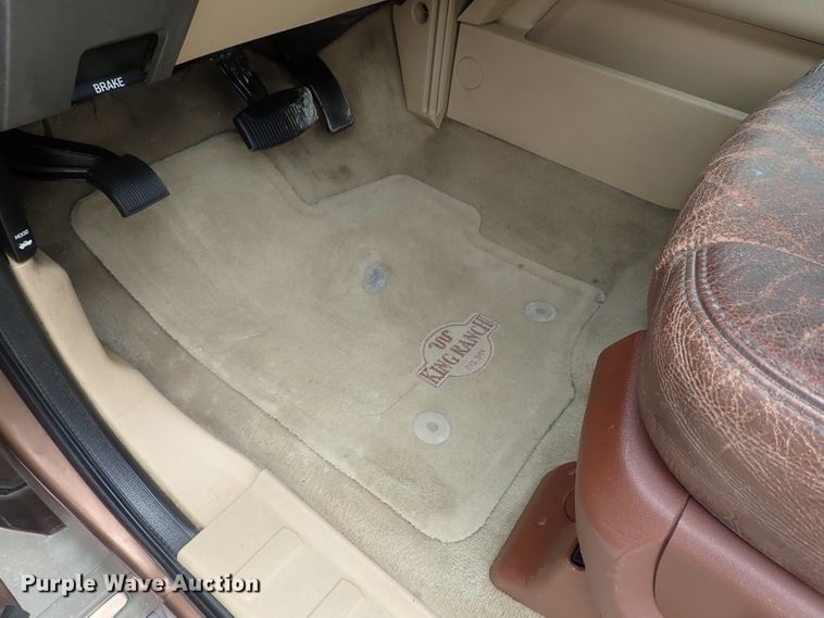 image for item DG2332 2011 Ford F350 Super Duty  Crew Cab pickup truck