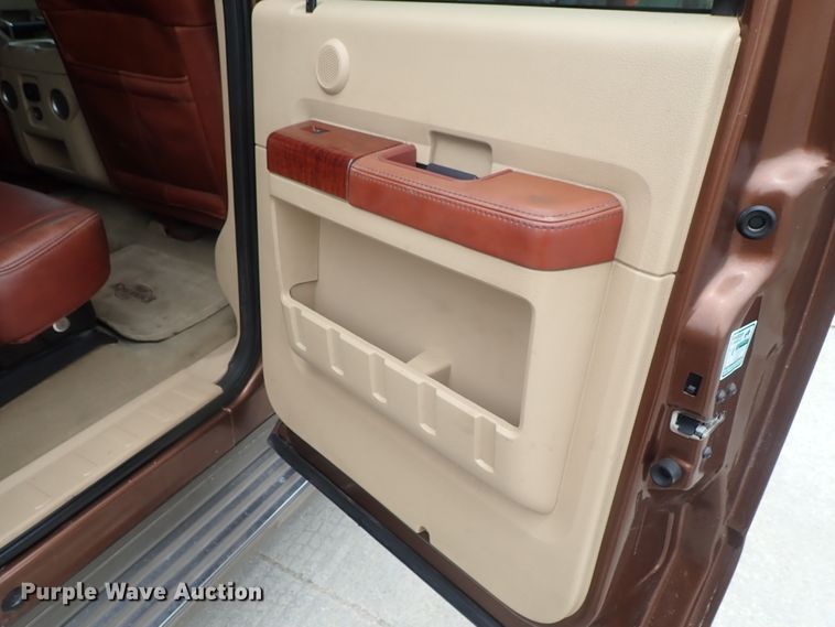 image for item DG2332 2011 Ford F350 Super Duty  Crew Cab pickup truck