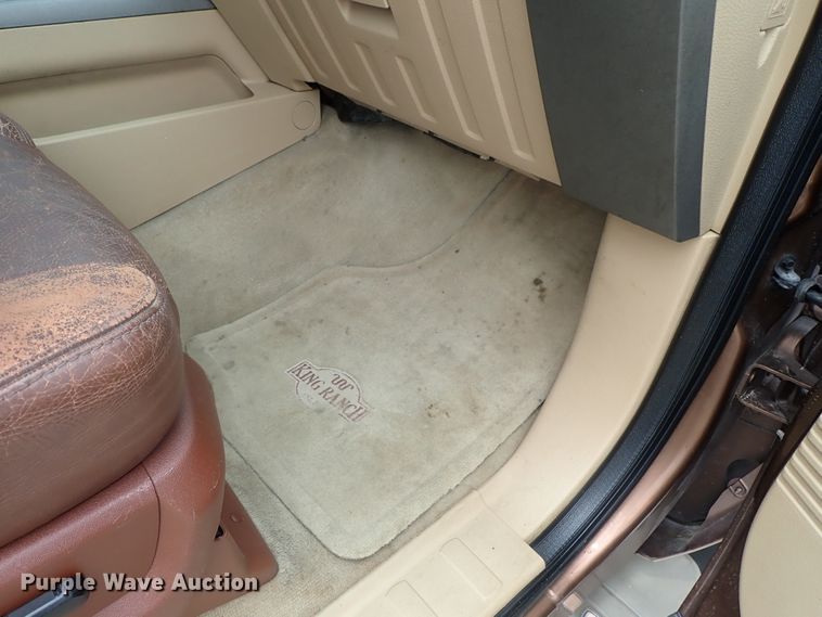 image for item DG2332 2011 Ford F350 Super Duty  Crew Cab pickup truck