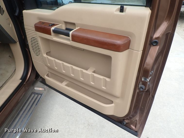 image for item DG2332 2011 Ford F350 Super Duty  Crew Cab pickup truck