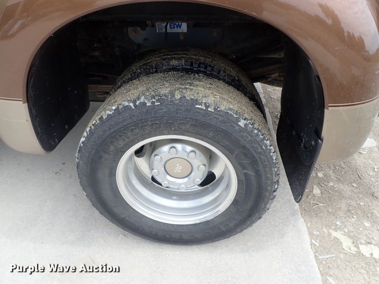 image for item DG2332 2011 Ford F350 Super Duty  Crew Cab pickup truck