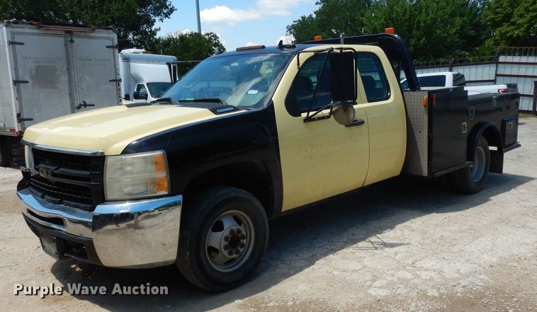 image for item DG6827 2009 Chevrolet Silverado 3500  Ext. Cab flatbed pickup truck