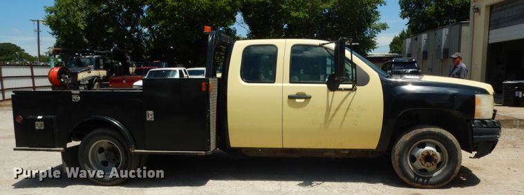 image for item DG6827 2009 Chevrolet Silverado 3500  Ext. Cab flatbed pickup truck
